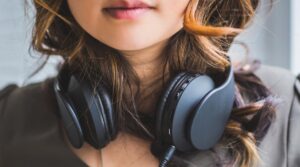 AI Headphones Can Hear Single Person in a Crowd